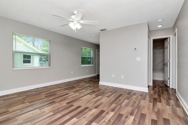 Foto del edificio - Beautifully Updated 3/2 in Bradenton — Up to One Month Free!