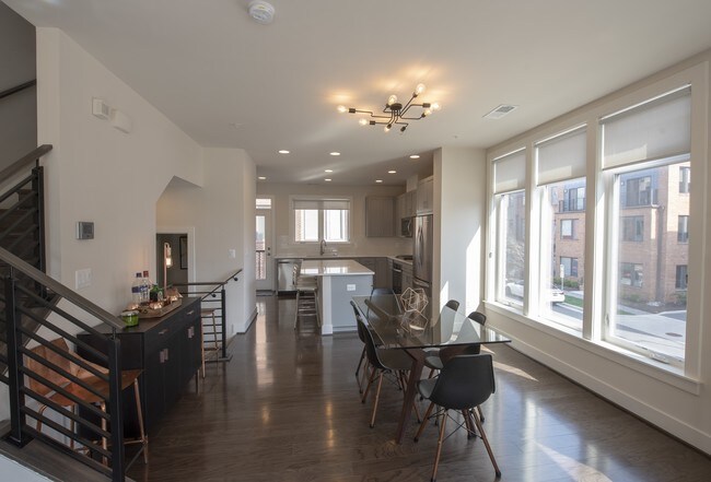 Comedor - 8071 Tribeca Street
