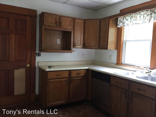 Building Photo - 3 br, 1 bath House - 1128 Washington Street