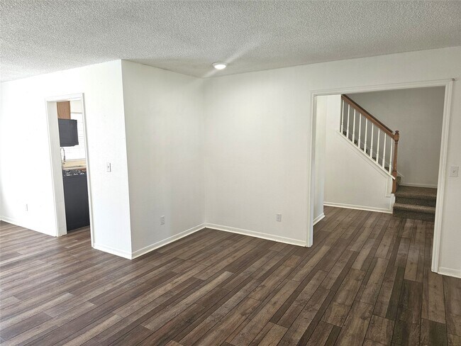 Foto del edificio - 3901 Spring Garden Dr