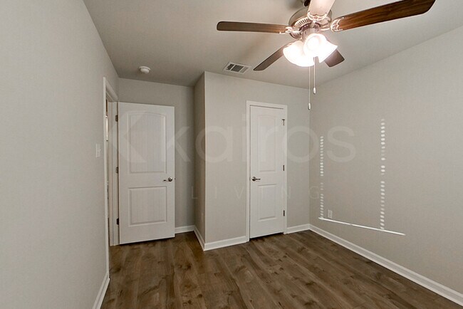 Foto del edificio - 112 Yardley Ct