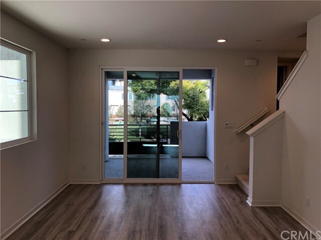 Building Photo - 155 Frame