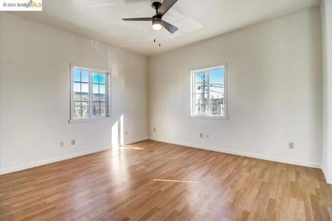 Building Photo - 3739 Suter St