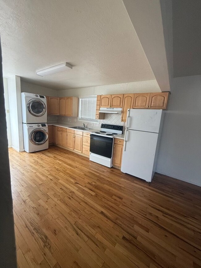 Building Photo - 1253 E Mesa Ave