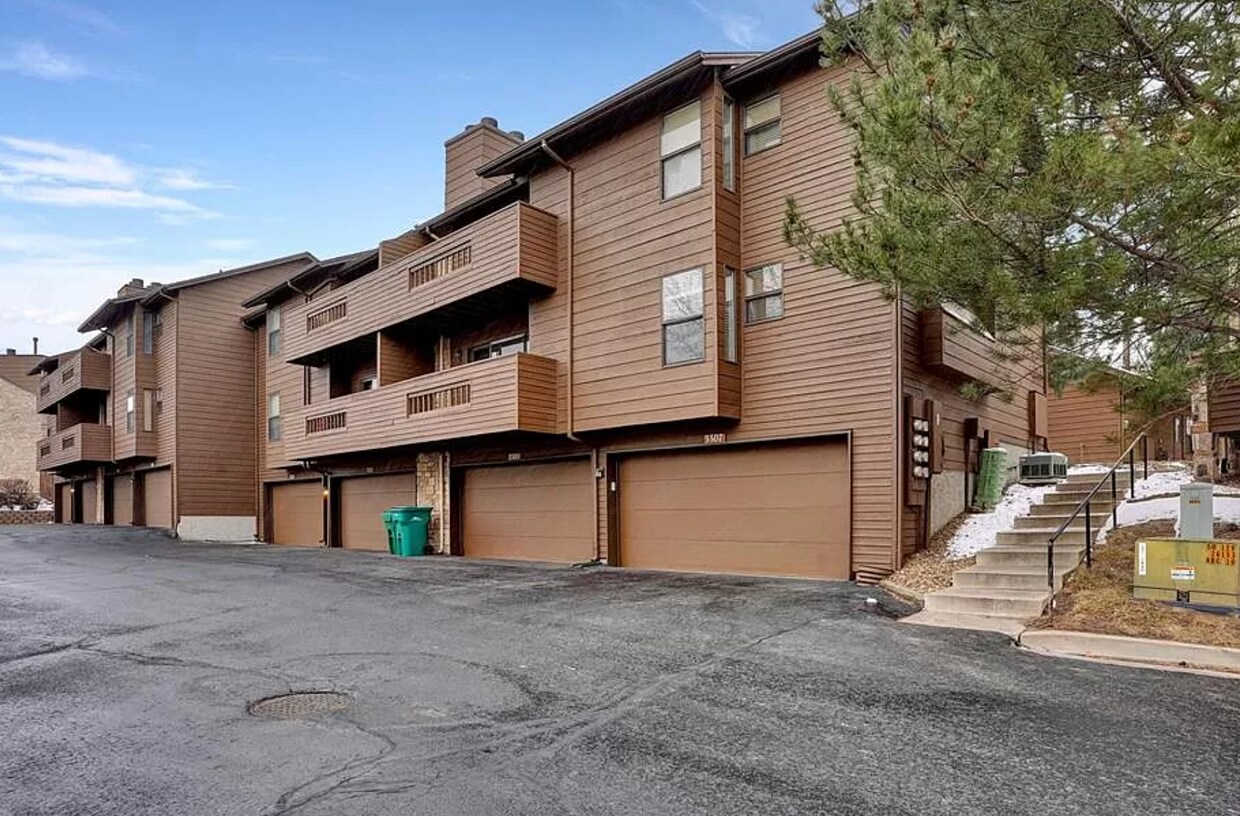Primary Photo - 3305 Capstan Way