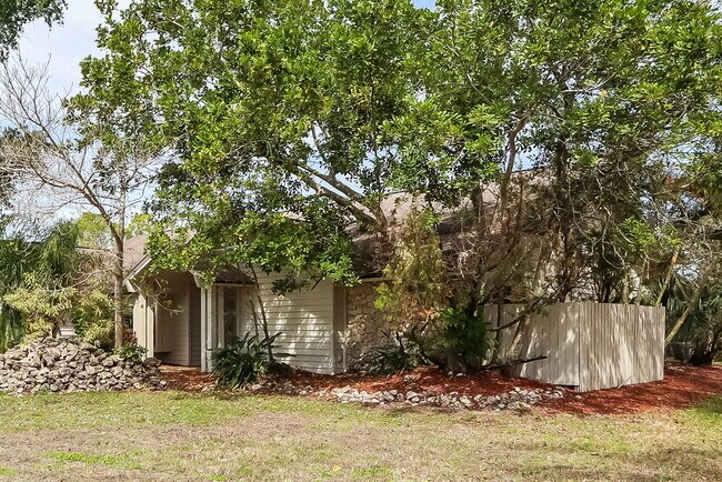 Building Photo - 1937 Princess Ct