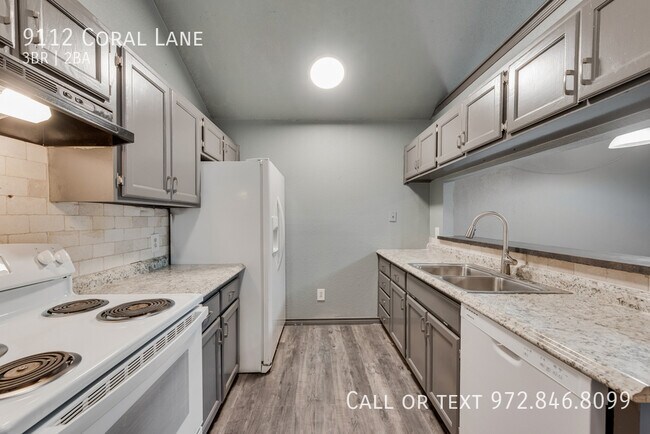 Foto del edificio - 9112 Coral Ln