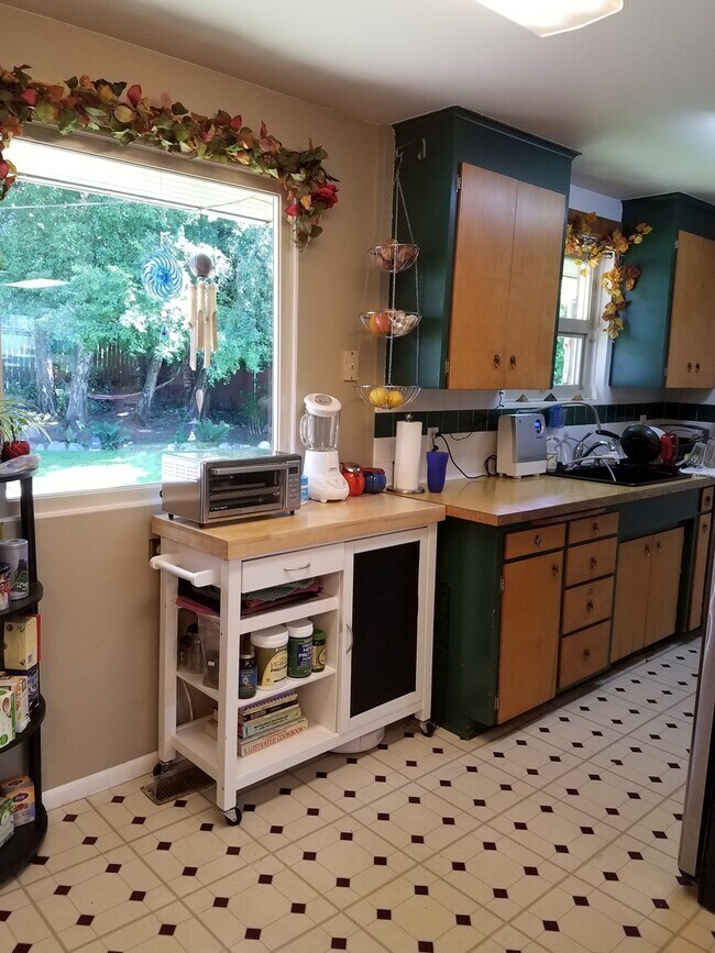 Building Photo - APPLICATION NOW PENDING! Rambler with AC i...