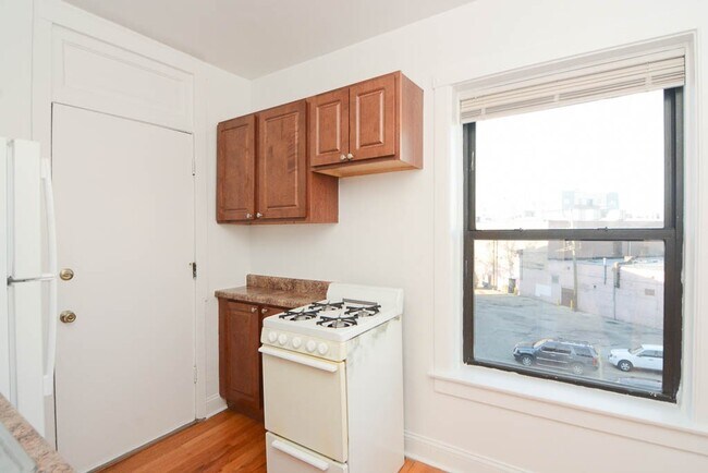 Building Photo - 2649 N Spaulding Ave