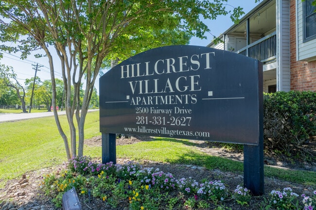 Building Photo - Hillcrest Village