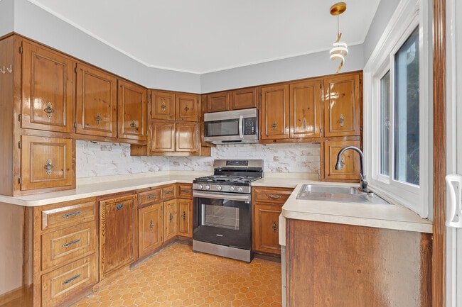 Building Photo - 414 Gainsborough Ct