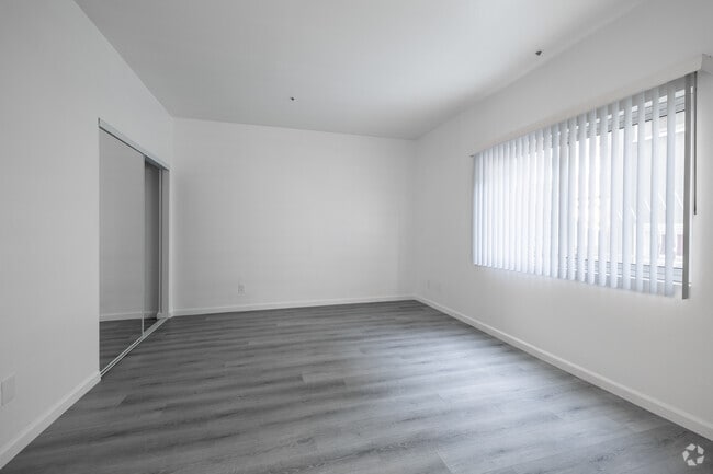 1BR, 1BA - 724SF - Highland Villa Apartments