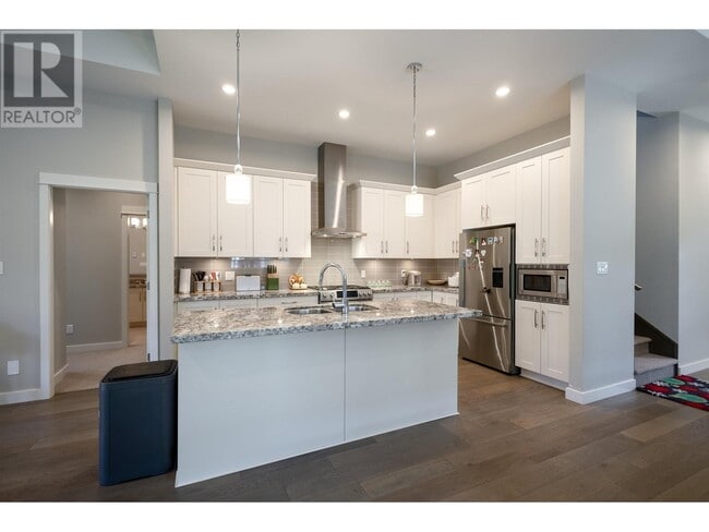 Photo du bâtiment - 1617 Pine Springs Ln