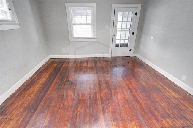 Building Photo - 3209 W 10th St