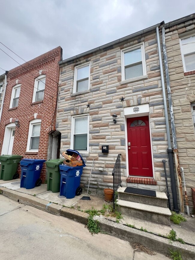 Building Photo - 513 S Madeira St