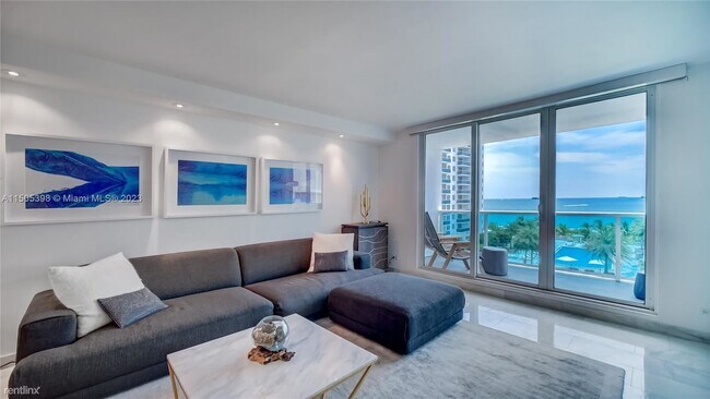 Building Photo - 2 br, 1 bath Condo - 2301 Collins Ave # A638