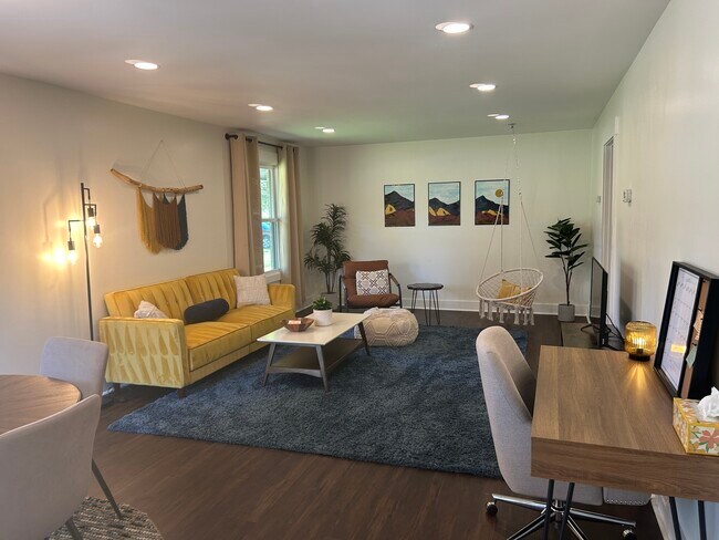 Building Photo - 517 Freda Villa