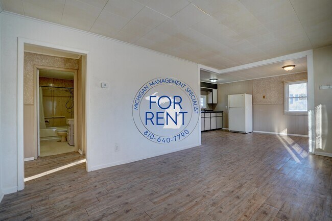 Building Photo - 1327 E Hurd Rd