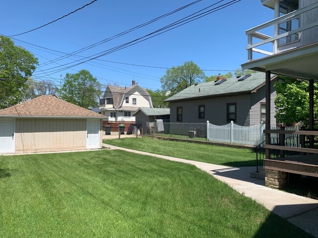 Building Photo - 1631 Winnebago St