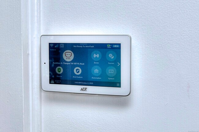 Building Photo - 115 Wilton Rd