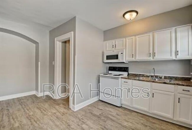 Photo - 412 N Bradley Ave Apartment