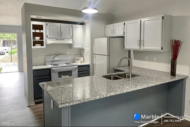 Building Photo - 2 br, 1 bath Townhome - 2664 Hitchcock Dr