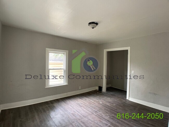 Foto del edificio - 155 National Ave NW