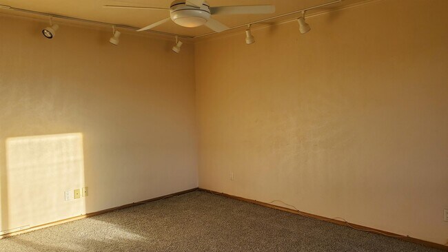 Building Photo - 119 N Hoover St