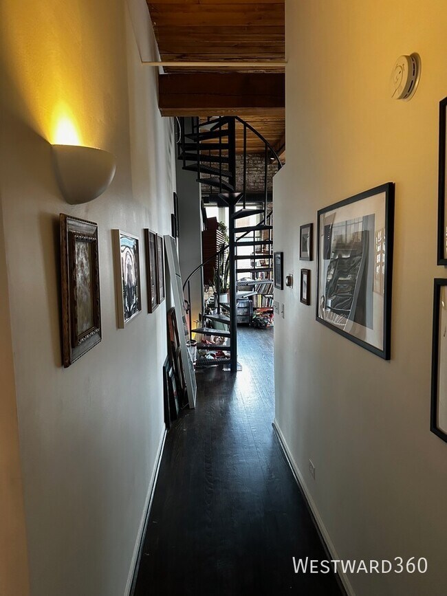 Foto del edificio - 1701 N Damen Ave