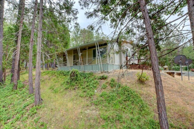 Building Photo - 1833 Saratoga Way