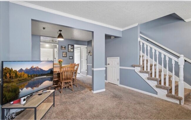 Building Photo - 1065 Eastgate Dr