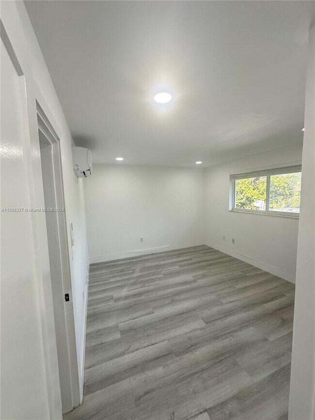Building Photo - 3071 SW 27th Ave