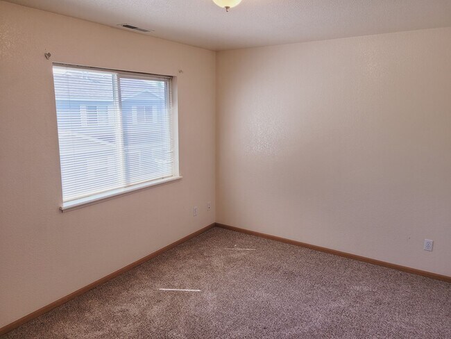 Foto del edificio - Bright & Convenient Townhouse Living!