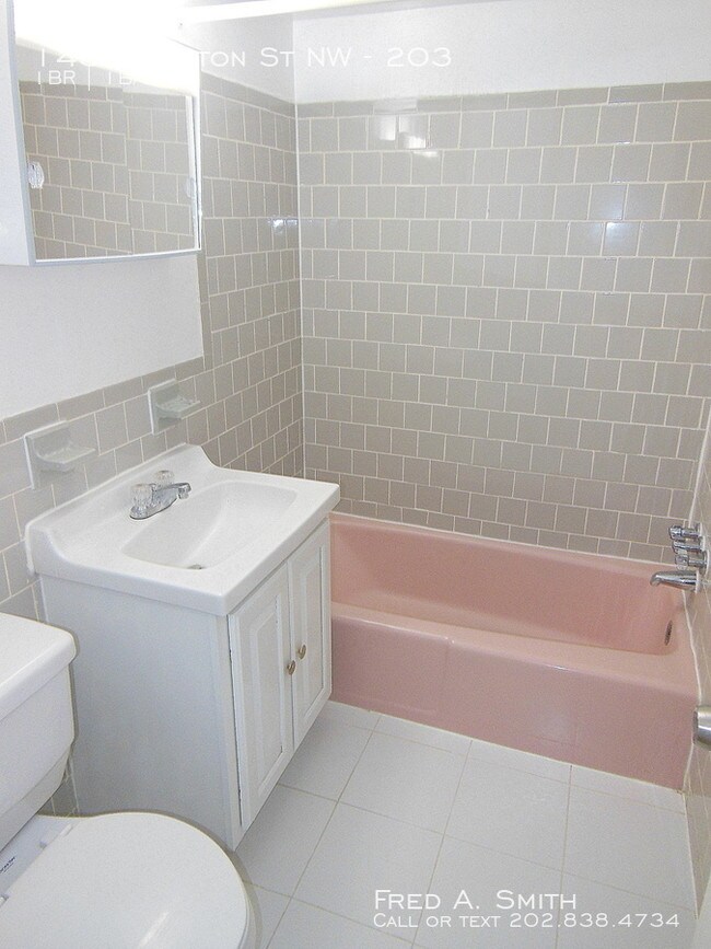 Foto del edificio - 1435 Newton St NW