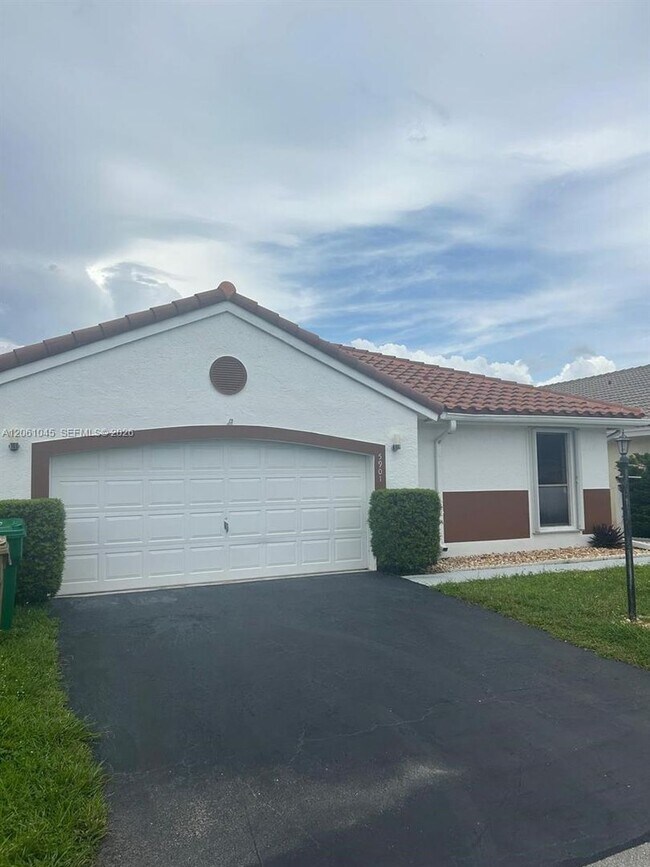 Foto del edificio - 5901 Chester Ln