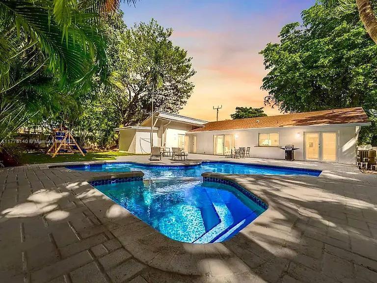 Foto principal - 20270 NE 25th Ave