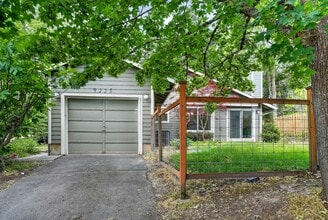 Building Photo - 9225 SW Chelan Pl