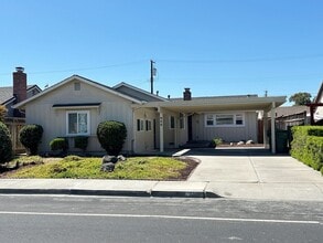 Building Photo - 946 Maryann Dr
