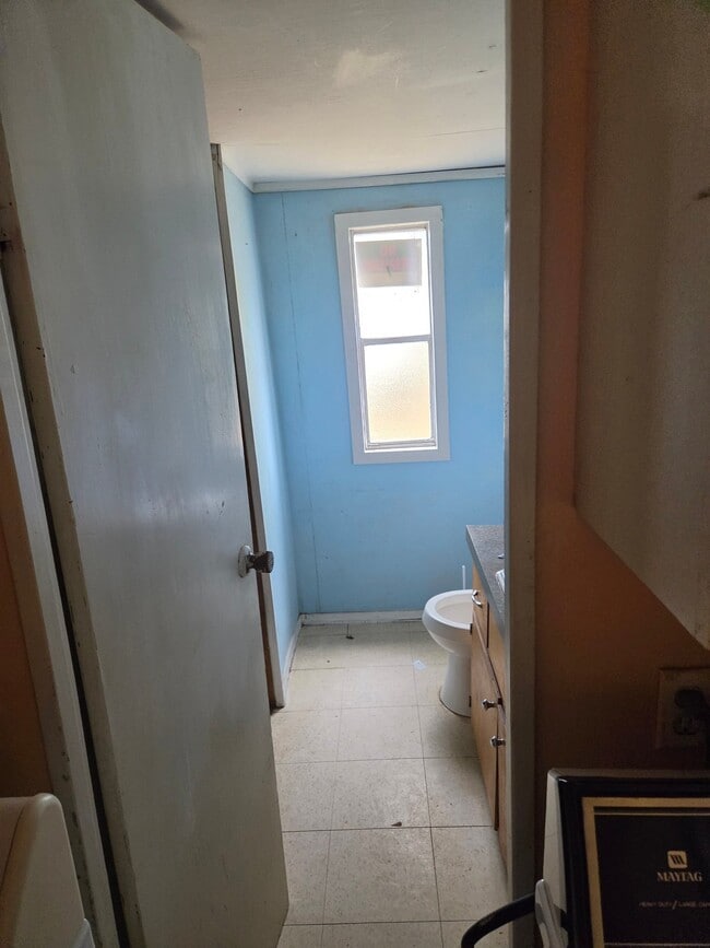Building Photo - 1303 1/2 Fulton St