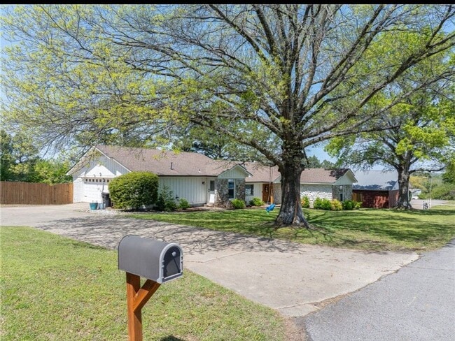 Building Photo - Beautiful Newly Remodeled 3 Bed, 2 Bath Home