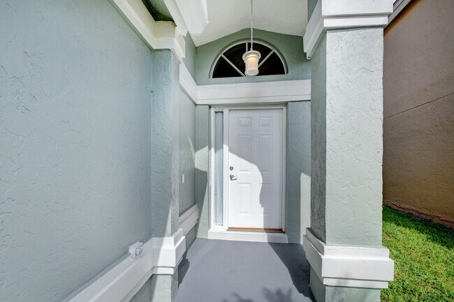 Foto del edificio - 7390 Ashley Shores Cir