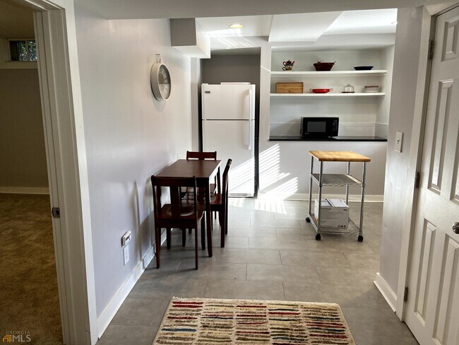 Foto del edificio - 1760 Barnesdale Way NE