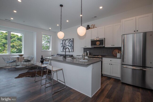 Foto del edificio - 2940 W Thompson St