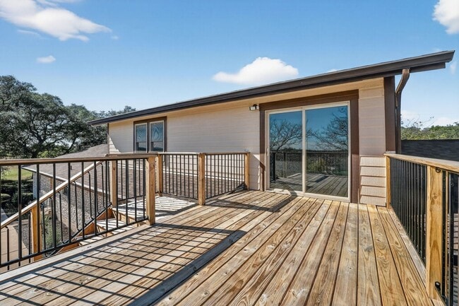 Foto del edificio - 16200 Round Mountain Rd