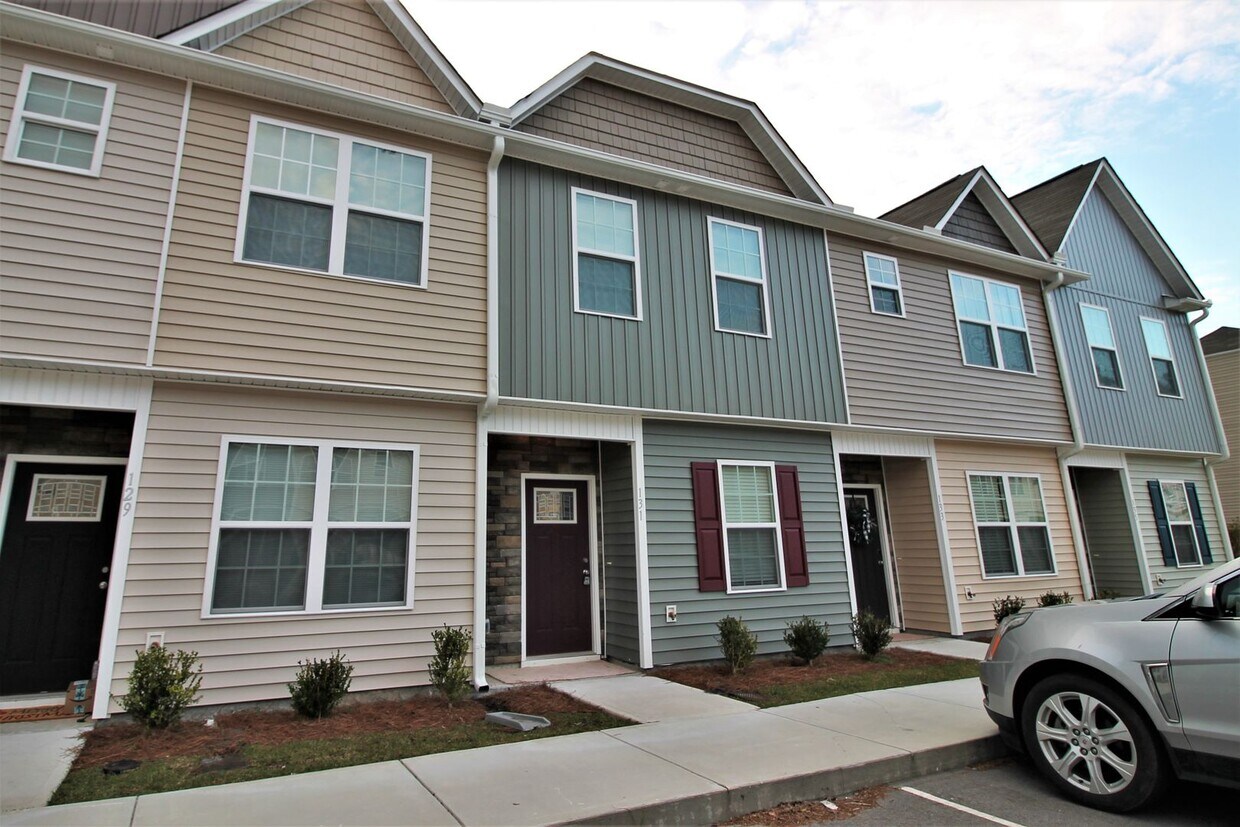 131 Beacon Woods Dr, Holly Ridge, NC 28445 Townhome Rentals in Holly
