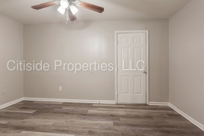 Foto del edificio - 2467 Brownlee St