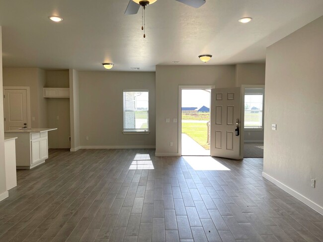 Building Photo - $500 OFF FIRST FULL MONTHS RENT! Welcome t...
