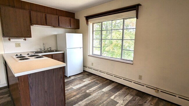 Building Photo - 123 W Colby St