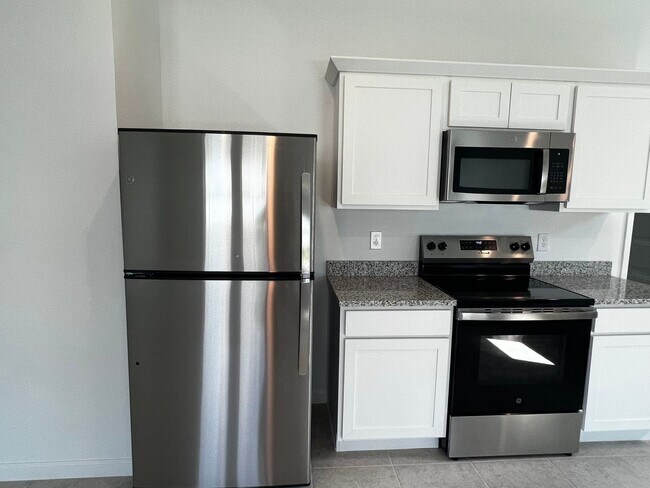 Foto del edificio - Hills of minneola 3 beds 2 baths single fa...