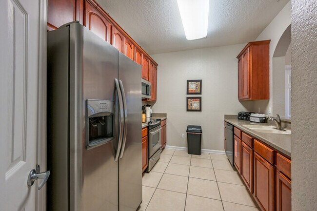 Building Photo - IS1-106 Beautiful Apartment - Across from ...